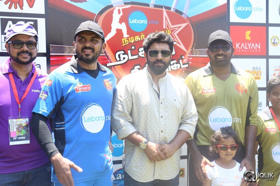 Celebs-at-Nadigar-Sangam-Lebaras-Natchathira-Cricket-Match